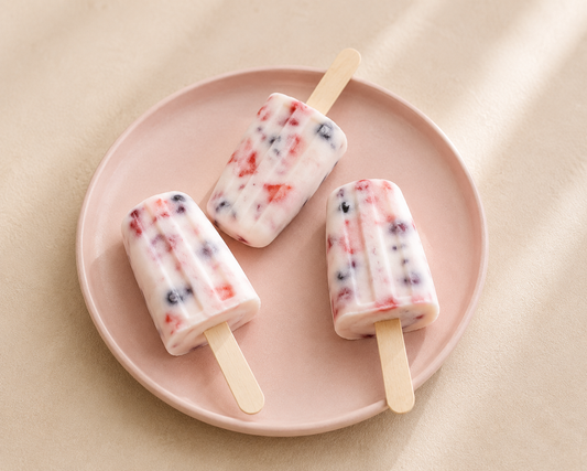 Joghurt-Beeren-Eis am Stiel