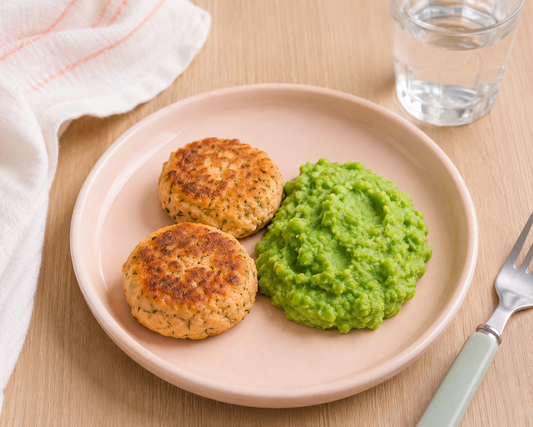 Lachs-Frikadellen mit Erbsenpüree
