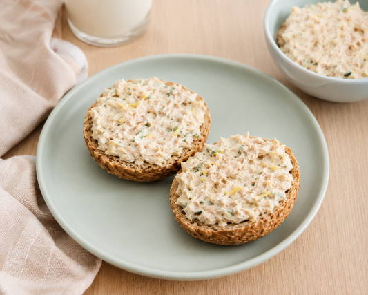 Makrelen-Aufstrich auf Vollkornbrötchen